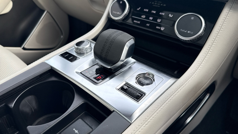 Jaguar F-Pace 2.0 D200 R-Dynamic Black 5dr Auto AWD Diesel Estate